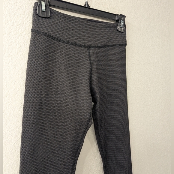 Beyond Yoga Textured Mid Rise Leggings - Picture 5 of 10